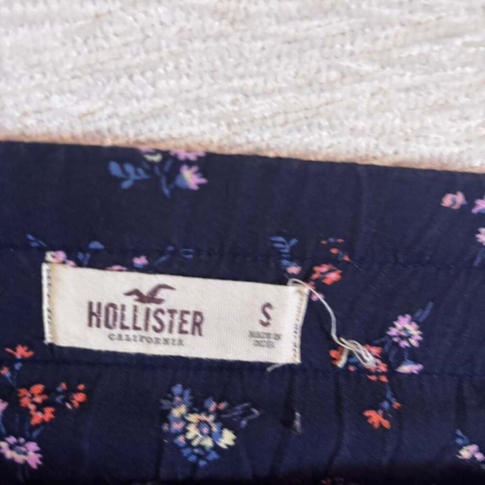 Hollister Navy Floral Flowy Drawstring Shorts - Picture 4 of 4